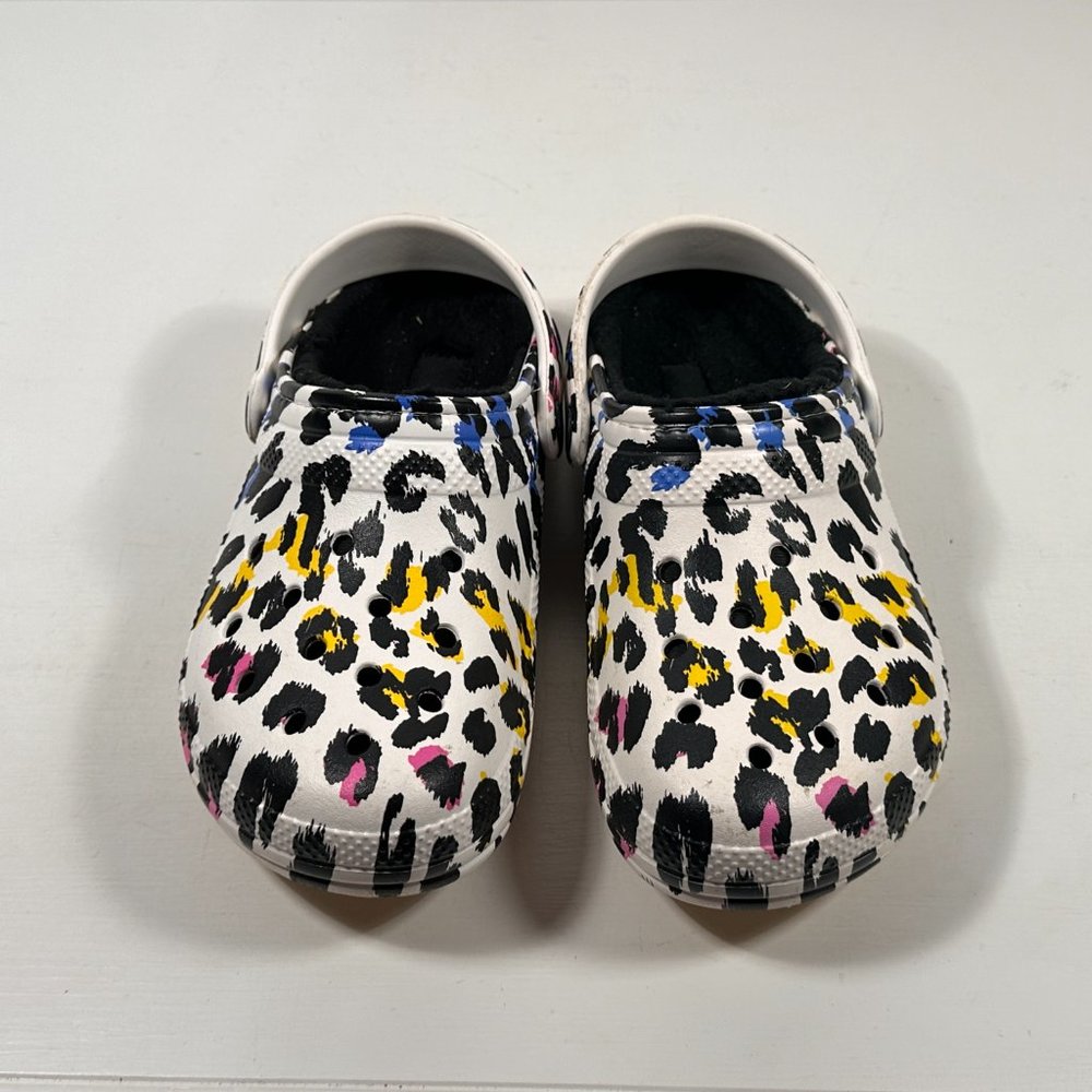 Crocs White Leopard Print Fuzzy Lined Clogs Women… - image 4